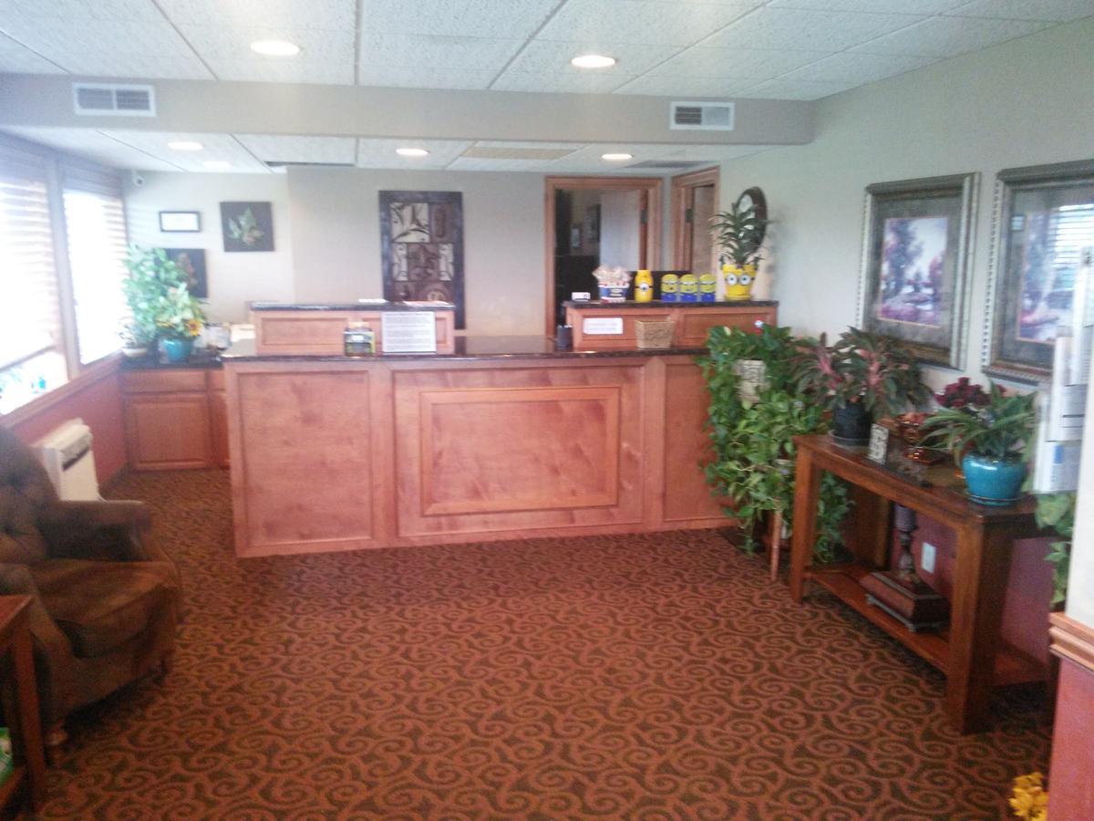 Travelers Budget Inn Great Bend Экстерьер фото