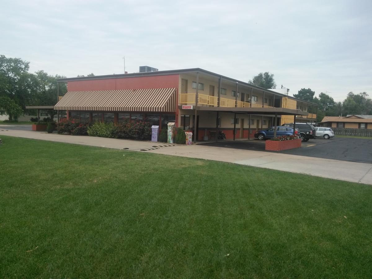 Travelers Budget Inn Great Bend Экстерьер фото